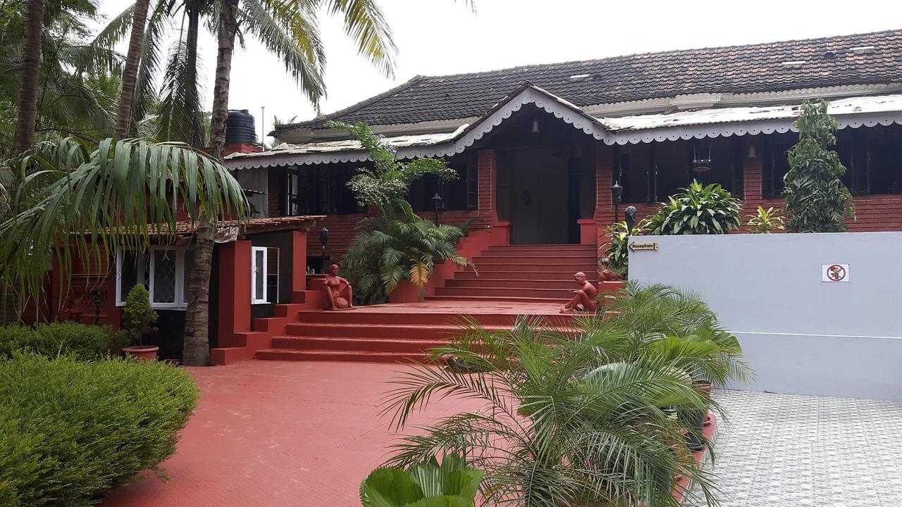 Bed and Breakfast The Rainbows End à Madgaon Extérieur photo